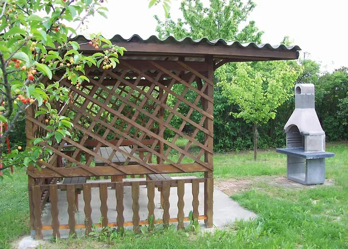 Semesterbostad Mit Garten- Terrasse Und Gartenpavillon By Interhome